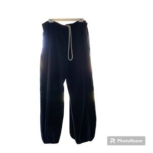 Black Fruit of the Loom Sweatpants.